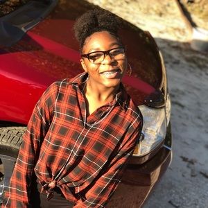 Meet your Posher, Kamira